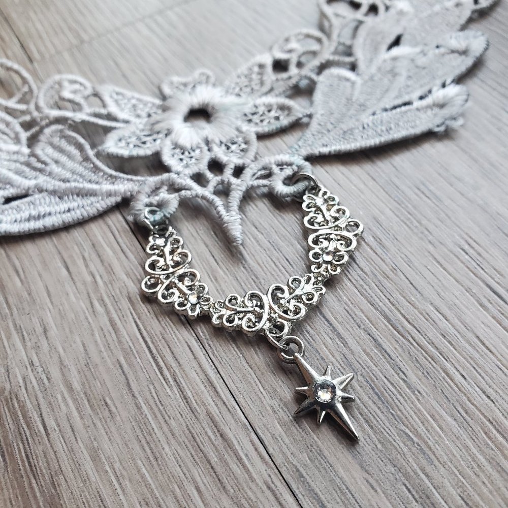 Grey floral lace choker necklace with star pendant - Picture 4 of 5